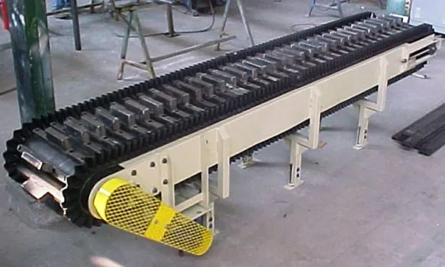 Transportador de banda de hule motorizado fabricado por Coalsa Industrial